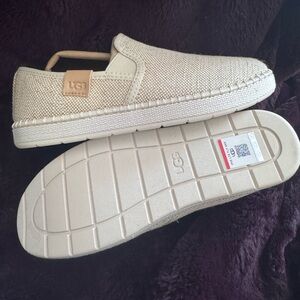 UGG Women natural Cream Slip-On shoes size A6, new in box.